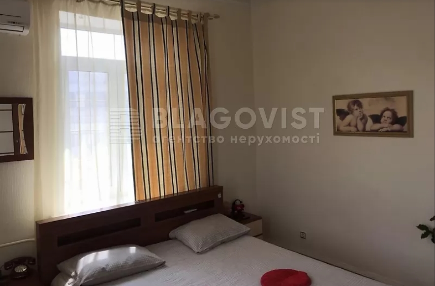 Жити у серці Києва. Скільки коштують квартири на Хрещатику: ціни та фото